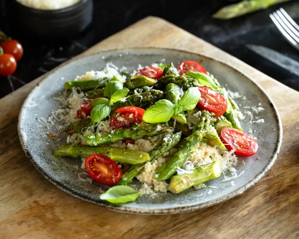 Grüner Spargel mit Couscous